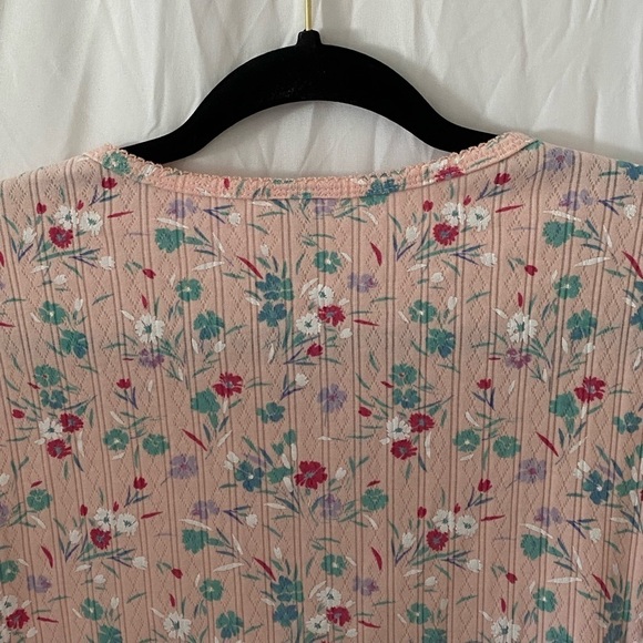 Blair Women’s Pink Blue White Floral Textured Stretchy Buttoned Blouse Size M - Picture 5 of 6